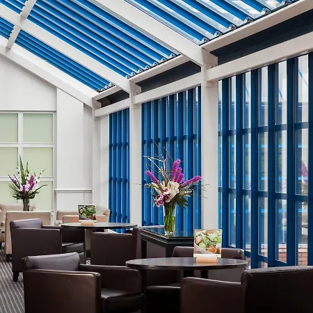 Hotel Holiday London Sutton By Ihg 4*
