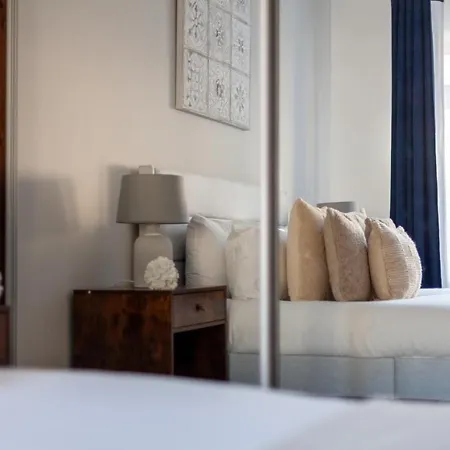 Apartment The Isleworth Collection London