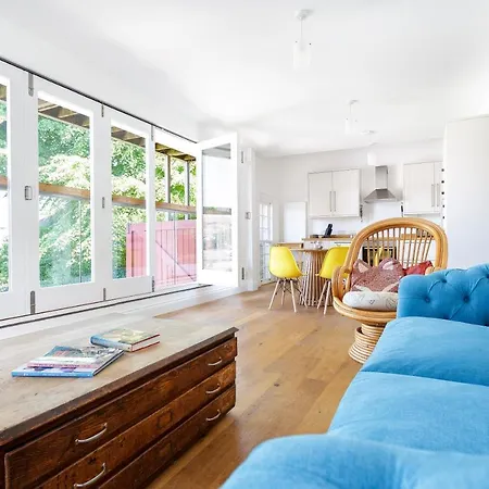 Eel Pie Retreat * Twickenham