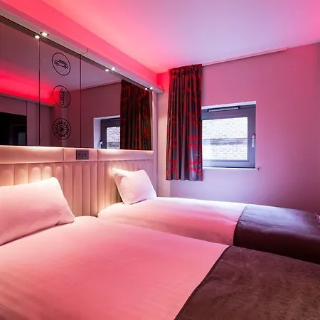 Point A Canary Wharf 3*