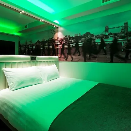 Point A Canary Wharf Hotel 3*