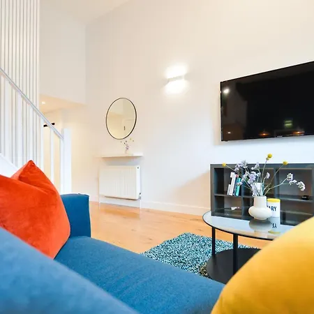 Spacious West Hampstead With Mezzanine Bedroom By Concept London