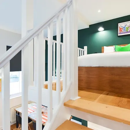 Apartment Spacious West Hampstead With Mezzanine Bedroom By Concept London