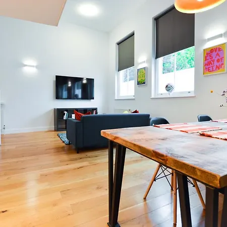 Apartment Spacious West Hampstead With Mezzanine Bedroom By Concept *
