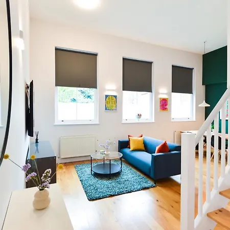 Apartment Spacious West Hampstead With Mezzanine Bedroom By Concept