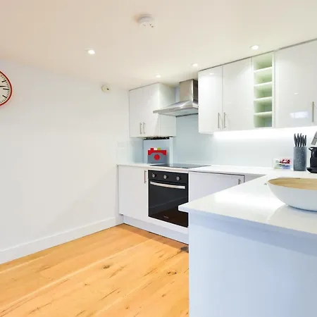 Apartment Spacious West Hampstead With Mezzanine Bedroom By Concept