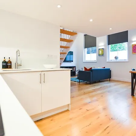 Apartment Spacious West Hampstead With Mezzanine Bedroom By Concept *
