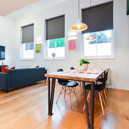 Spacious West Hampstead With Mezzanine Bedroom By Concept Apartment *