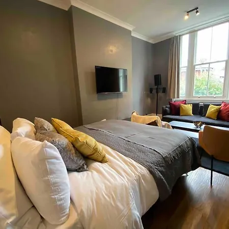 Stylish Near Regents Park N6 * ロンドン