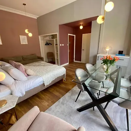 For 3 Near Regents Park N5 *
