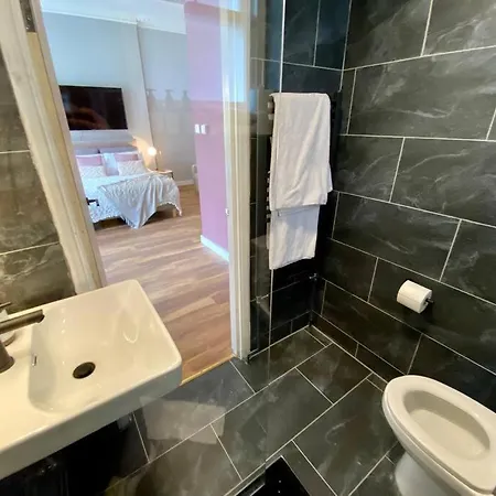 For 3 Near Regents Park N5 *
