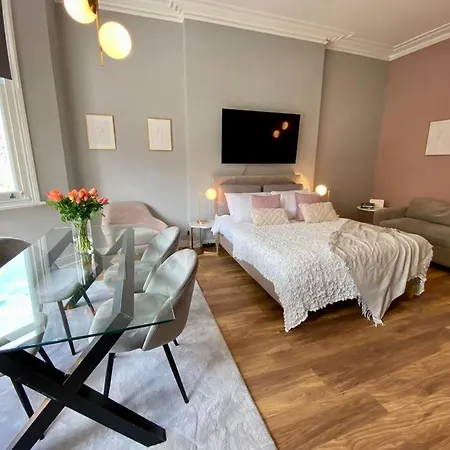 For 3 Near Regents Park N5 * London