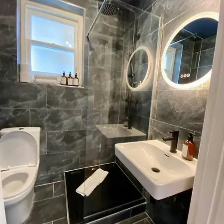 For 3 Near Regents Park N5 *