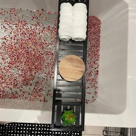 Luxury 2 Bedroom Flat *