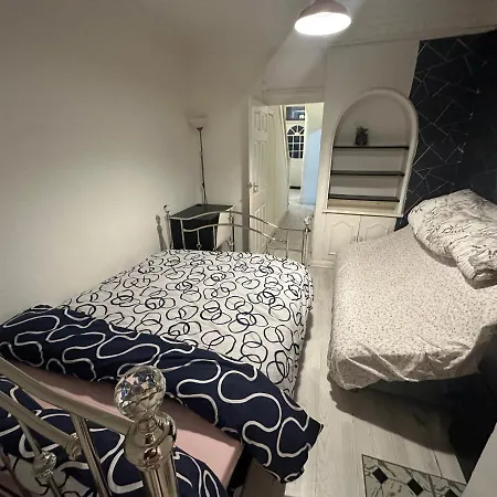 Apartamento 4 Double Bed Family 15 Mins From Central Ldn *