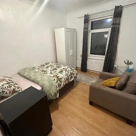 Apartamento 4 Double Bed Family 15 Mins From Central Ldn Londres