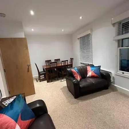 Spacious 2bed/2bath Flat Next To Eye *