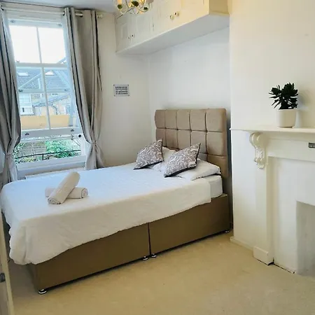 Homestay Beautiful In Kensington