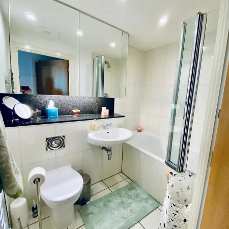 Privat bolig Cosy Private With Private Bathroom In A River View Flat *
