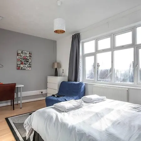 아파트 Large Modern With Garden Sleeps 10 Guests 런던