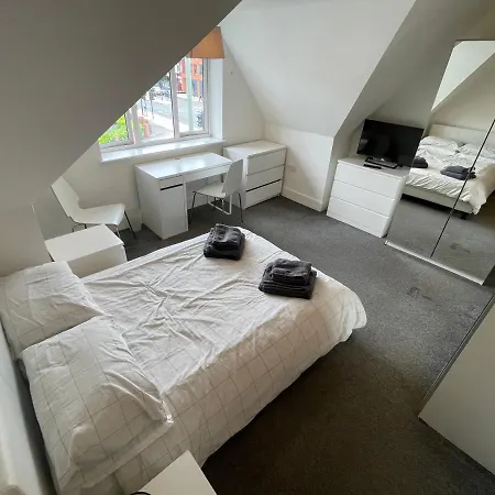 2 Bedroom 2 Bathroom 8 Including Free Parking *