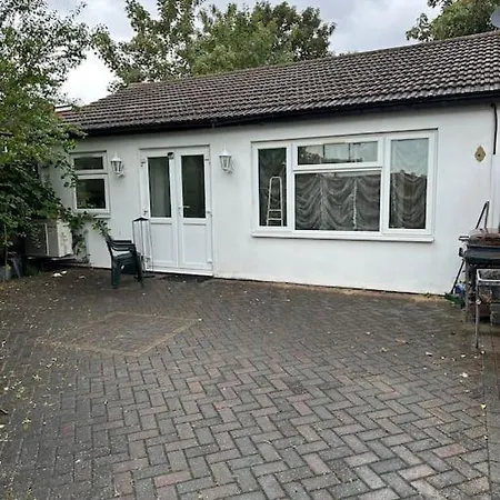 Amazing Gantshill Annexe & Free Parking Apartment Redbridge