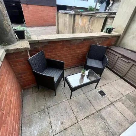 1 Bedroom Flat With Free Parking In Canary Wharf Near Musuem Apartment
