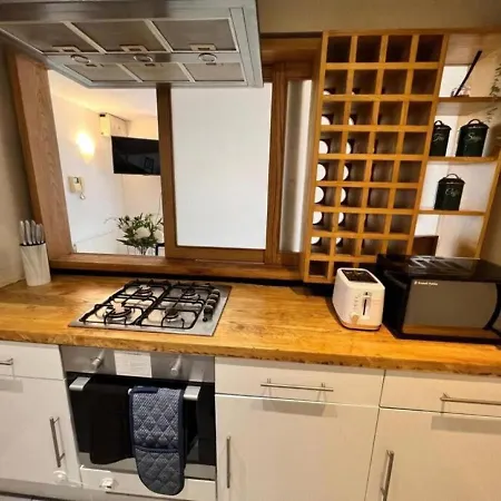 1 Bedroom Flat With Free Parking In Canary Wharf Near Musuem *