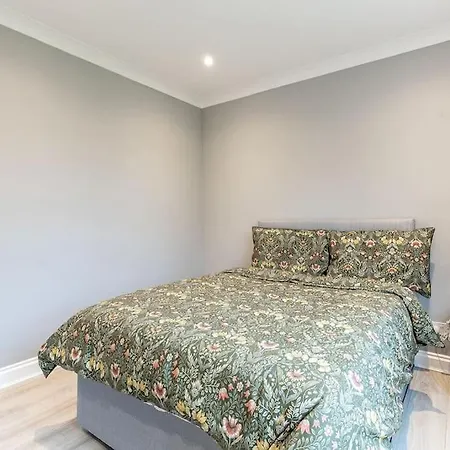 Cozy 3-bedroom Flat In Willesden London