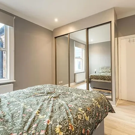 Apartment Cozy 3-bedroom Flat In Willesden *