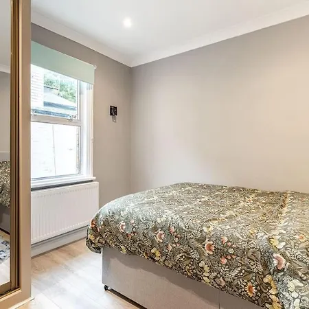 Cozy 3-bedroom Flat In Willesden London