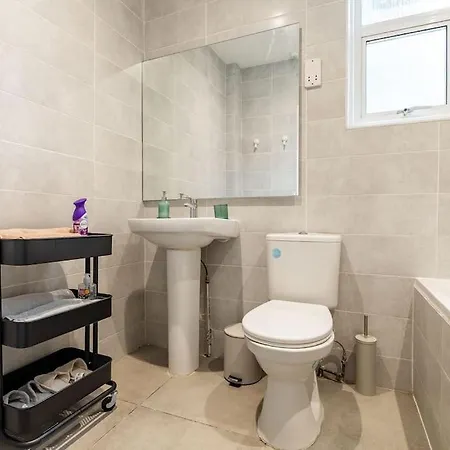 Cozy 3-bedroom Flat In Willesden Apartment