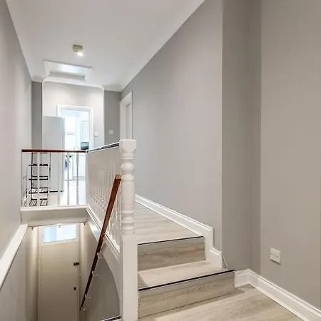 Apartment Cozy 3-bedroom Flat In Willesden