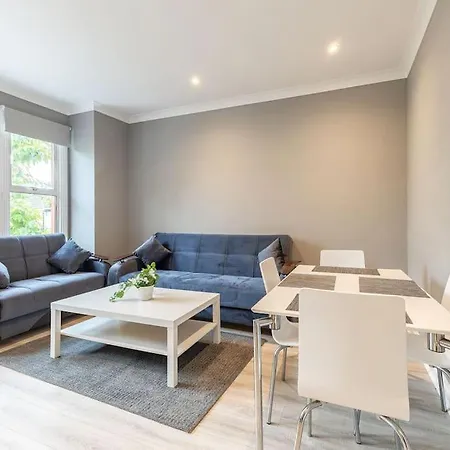 Cozy 3-bedroom Flat In Willesden Apartment