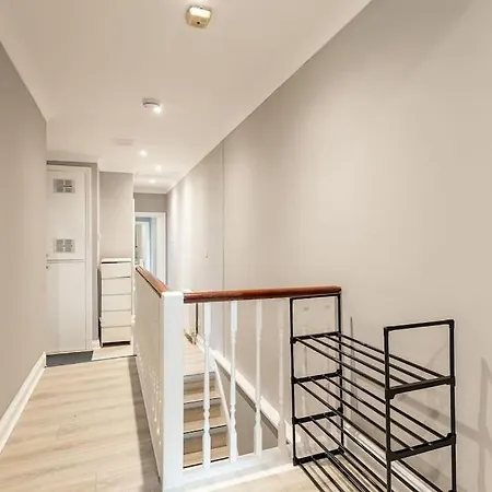 Cozy 3-bedroom Flat In Willesden London