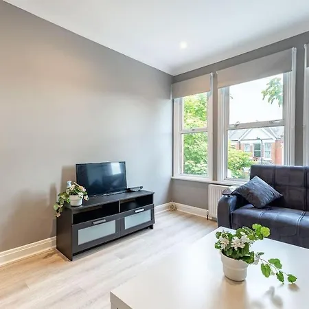 Apartment Cozy 3-bedroom Flat In Willesden