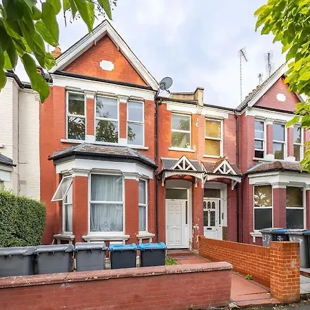 Cozy 3-bedroom Flat In Willesden * London