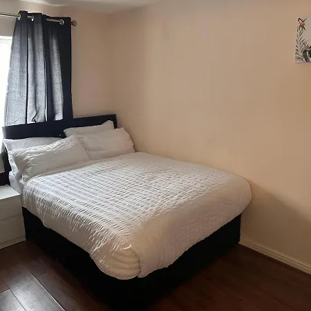 Spacious 2-bed In Abbey Wood, Greenwich Apartment *