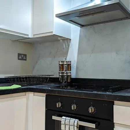 Spacious In Trendy Hackney Apartment London