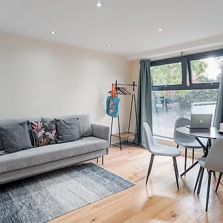Spacious In Trendy Hackney * London