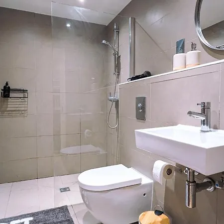 Spacious In Trendy Hackney London