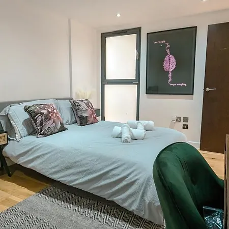 Spacious In Trendy Hackney London