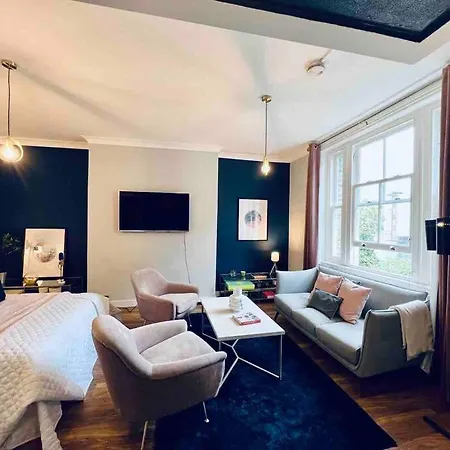 Chic Near Regent's Park N8 Appartamento