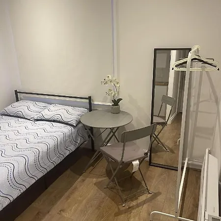 Apartment Charming In - 1 Person Only *