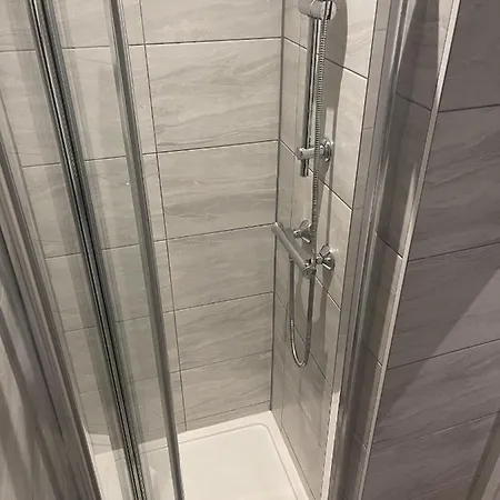 Charming In - 1 Person Only Apartment *
