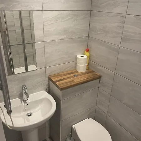 Apartment Charming In - 1 Person Only London