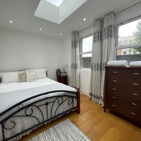 Notting Hill Doorstep Apartment *