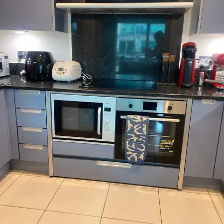 Cosy Private With Private Bathroom In A River View Flat Privat bolig