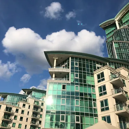 Cosy Private With Private Bathroom In A River View Flat Privat bolig London