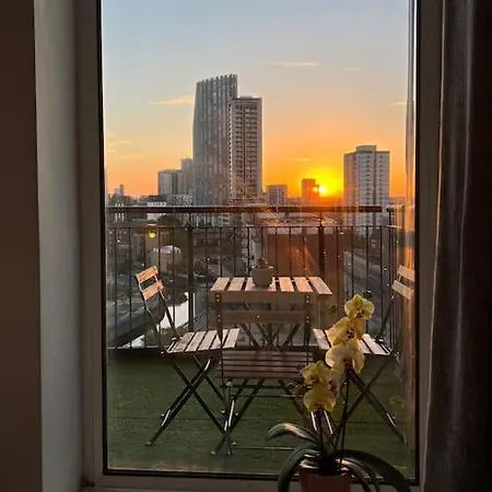 Apartment Cozy Flat With Balcony